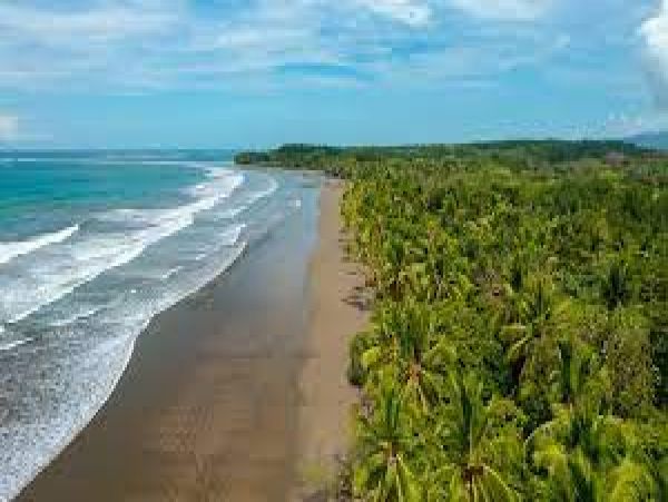 Walk to World Class Beach, Shopping & Dining Sleeps 11 Guests