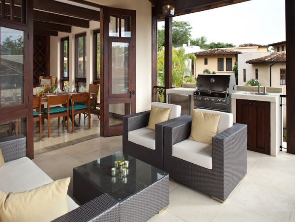 Walk to World Class Beach, Shopping & Dining Sleeps 11 Guests