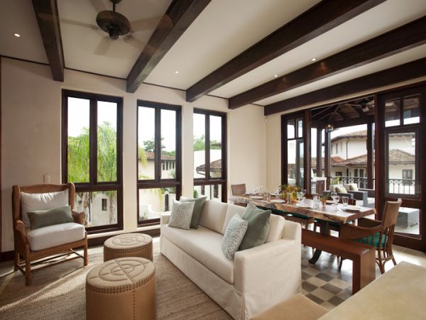 Walk to World Class Beach, Shopping & Dining Sleeps 11 Guests