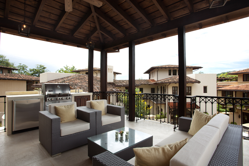 Walk to World Class Beach, Shopping & Dining Sleeps 11 Guests