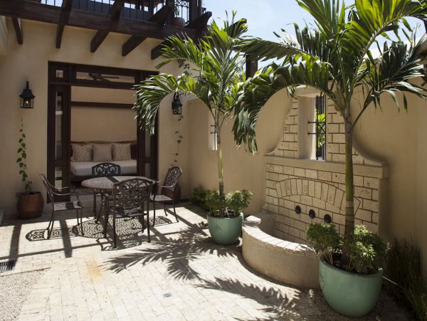Walk to World Class Beach, Shopping & Dining Sleeps 11 Guests