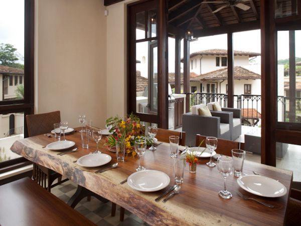 Walk to World Class Beach, Shopping & Dining Sleeps 11 Guests