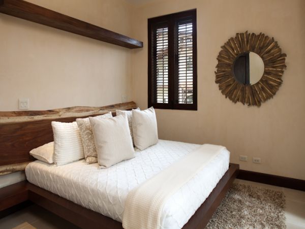 Walk to World Class Beach, Shopping & Dining Sleeps 11 Guests