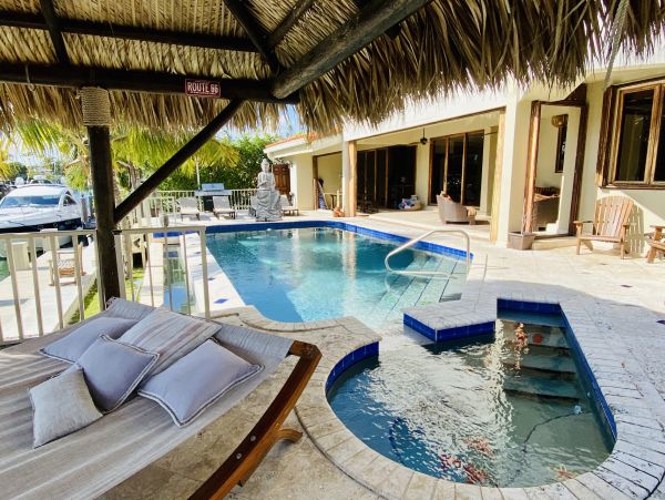 Stunning Luxury Villa with Private Pool & Spa with Bay Views