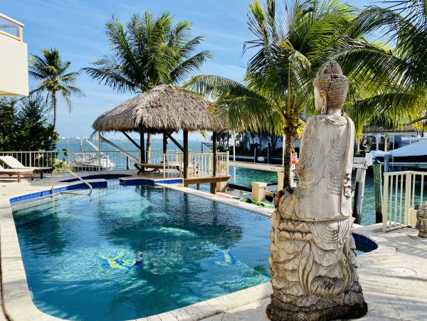 Stunning Luxury Villa with Private Pool & Spa with Bay Views
