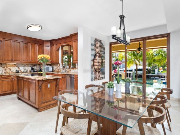 Stunning Luxury Villa with Private Pool & Spa with Bay Views