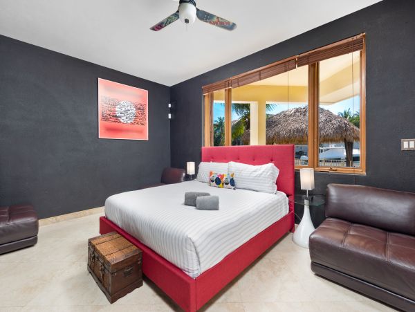 Stunning Luxury Villa with Private Pool & Spa with Bay Views