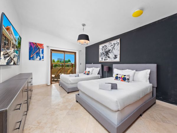 Stunning Luxury Villa with Private Pool & Spa with Bay Views