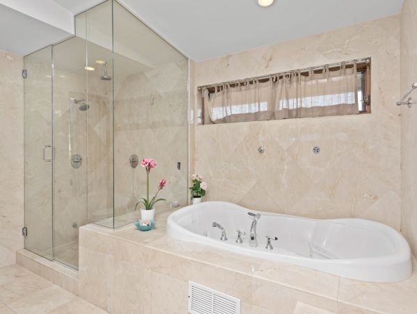 Stunning Luxury Villa with Private Pool & Spa with Bay Views