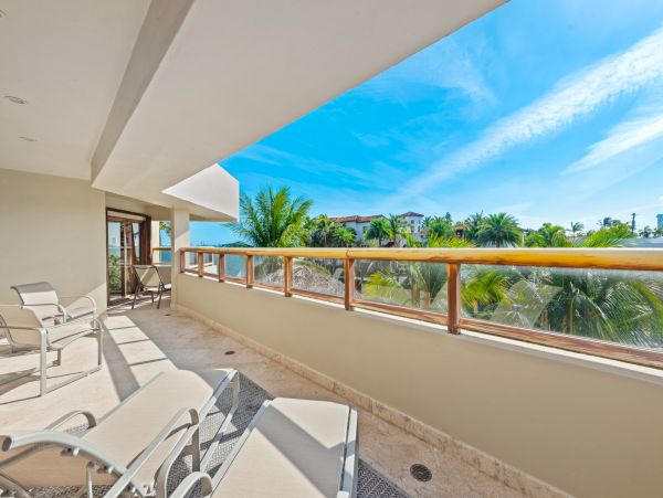 Stunning Luxury Villa with Private Pool & Spa with Bay Views
