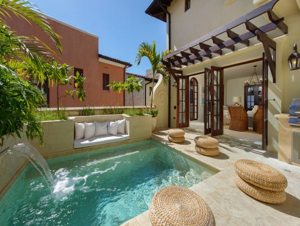 Luxury 7 Bedroom Home with Private Pool & Terraces