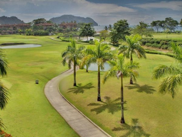Golf View Jaco Vacation Condo Short Walk to Beach