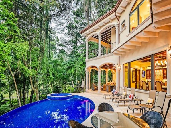 Jaco Five Bedroom Stunning Vacation Rental