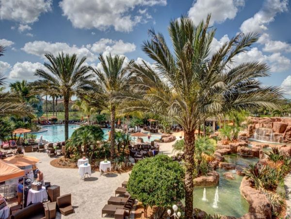 Three Bedroom Home in Fort Myers with Caged Pool & Spa