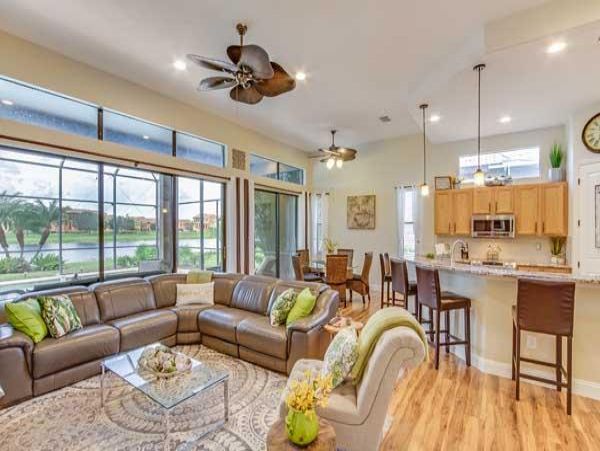 Three Bedroom Home in Fort Myers with Caged Pool & Spa