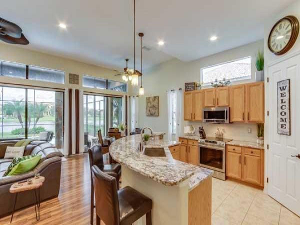 Three Bedroom Home in Fort Myers with Caged Pool & Spa