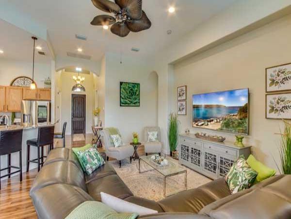 Three Bedroom Home in Fort Myers with Caged Pool & Spa