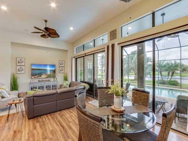 Three Bedroom Home in Fort Myers with Caged Pool & Spa