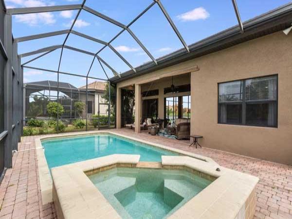 Three Bedroom Home in Fort Myers with Caged Pool & Spa