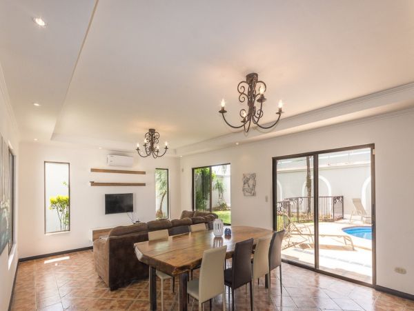 Four Bedroom Vacation Villa in Jaco Close to Beach