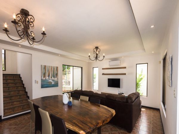 Four Bedroom Vacation Villa in Jaco Close to Beach