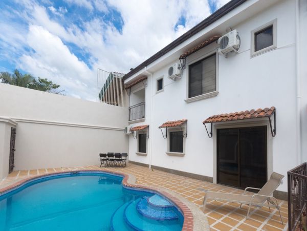 Four Bedroom Vacation Villa in Jaco Close to Beach
