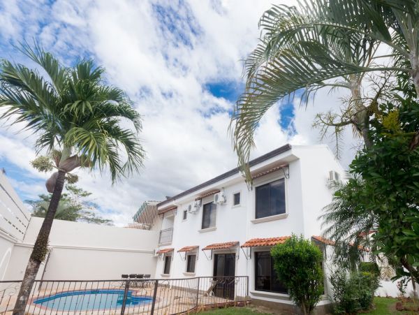 Four Bedroom Vacation Villa in Jaco Close to Beach