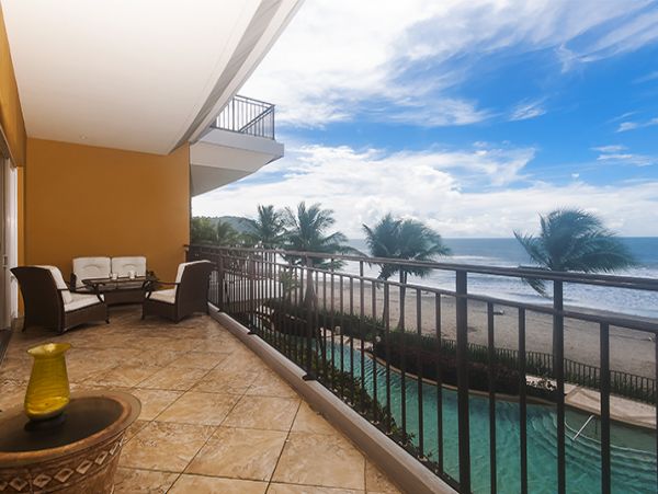 Lovely Oceanfront Vacation Condo