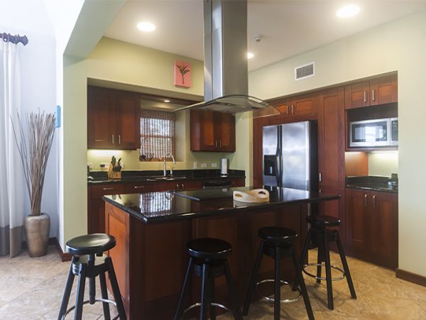 Lovely Oceanfront Vacation Condo