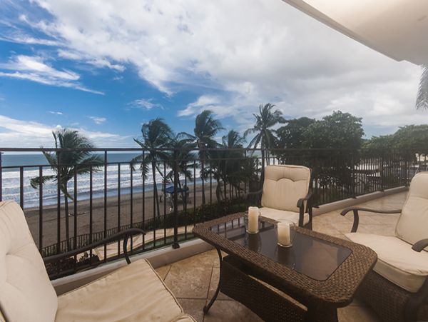 Lovely Oceanfront Vacation Condo