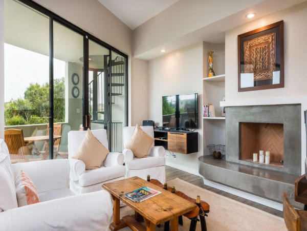 Beautiful Vacation Rental Home with Beach Access Sleeps 8