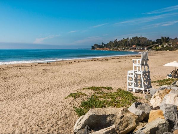 Beautiful Vacation Rental Home with Beach Access Sleeps 8