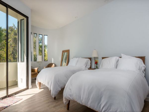 Beautiful Vacation Rental Home with Beach Access Sleeps 8