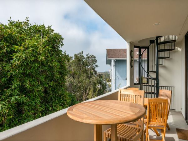 Beautiful Vacation Rental Home with Beach Access Sleeps 8