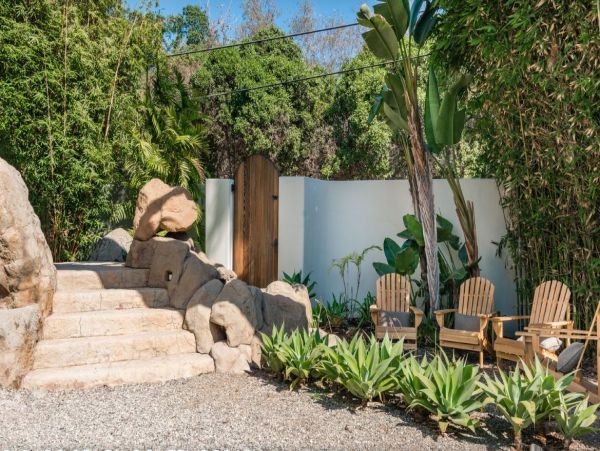 Beautiful Vacation Rental Home with Beach Access Sleeps 8