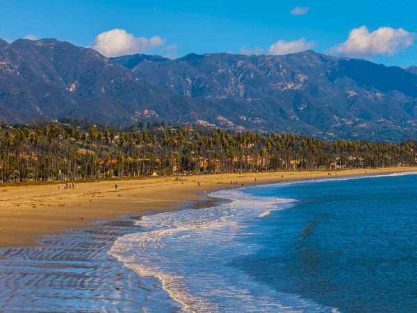 Beautiful Vacation Rental Home with Beach Access Sleeps 8