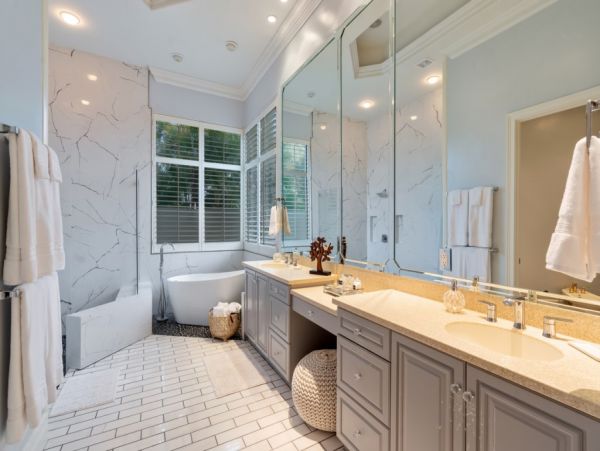 Impeccable Naples Waterfront Home with Caged Pool & Spa