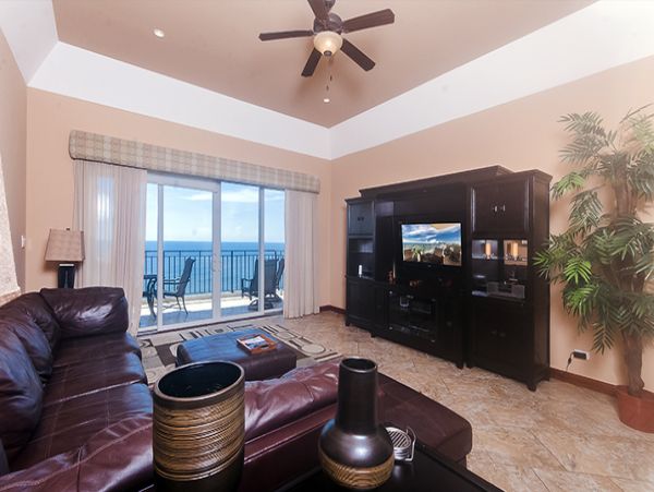 Luxury Oceanfront Three bedroom Condo