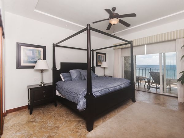 Luxury Oceanfront Three bedroom Condo
