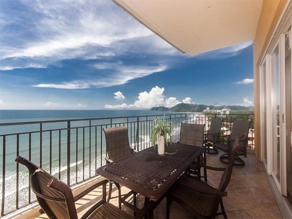 Luxury Oceanfront Three bedroom Condo