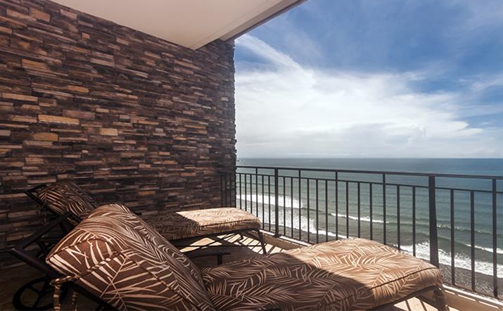 Luxury Oceanfront Three bedroom Condo
