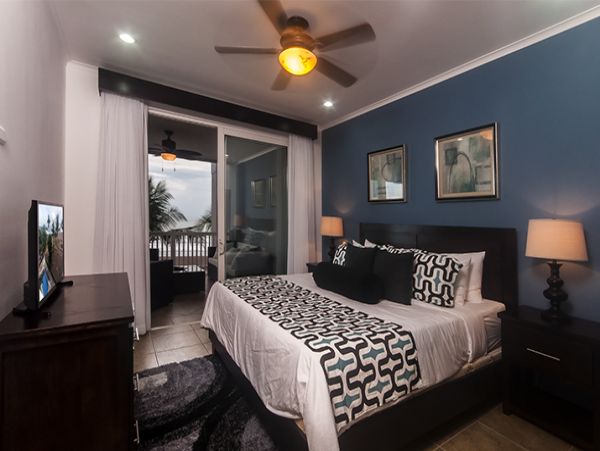 Charming Condo with Ocean View Sleeps 5