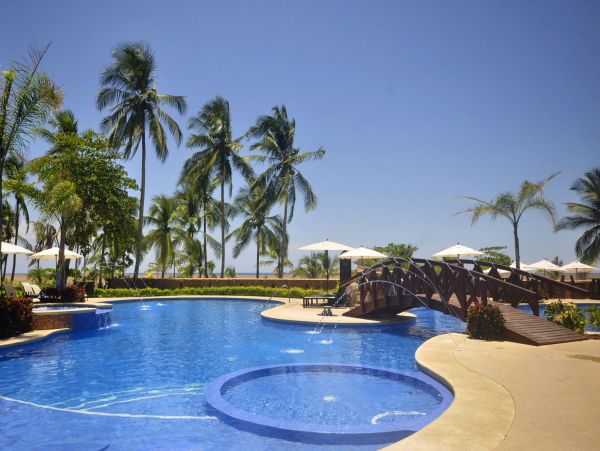 Two Bedroom Condo with Spectacular Views of the Beach