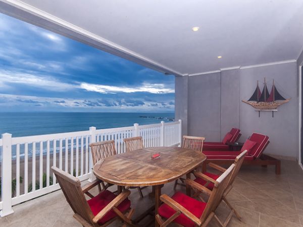 Two Bedroom Condo with Spectacular Views of the Beach