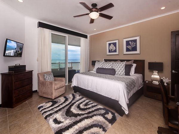 Luxury Three Bedroom King, Queen, Queen Beds