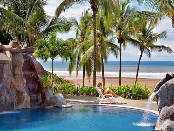 Four Master Bedrooms in Beach Vacation Condo in Jaco