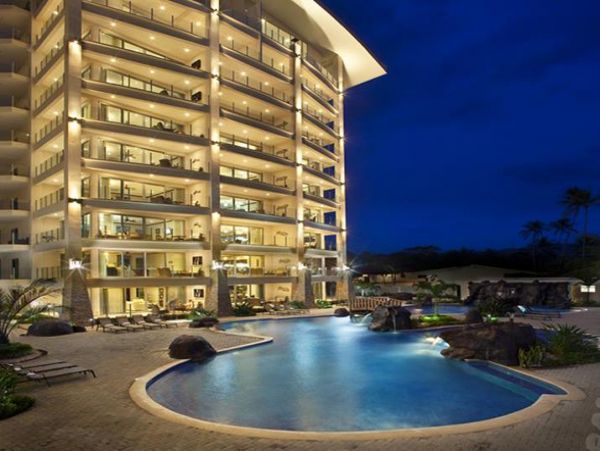 Four Master Bedrooms in Beach Vacation Condo in Jaco