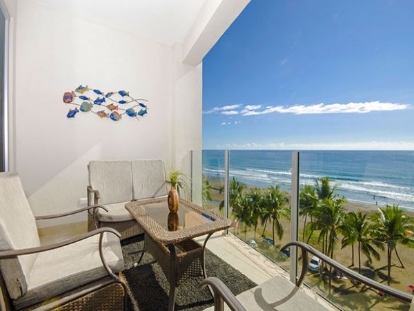 Jaco Luxury Oceanfront Upscale Decor