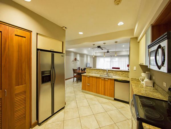 Luxury Three Bedroom Beach Condo for Rent