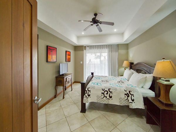 Luxury Three Bedroom Beach Condo for Rent